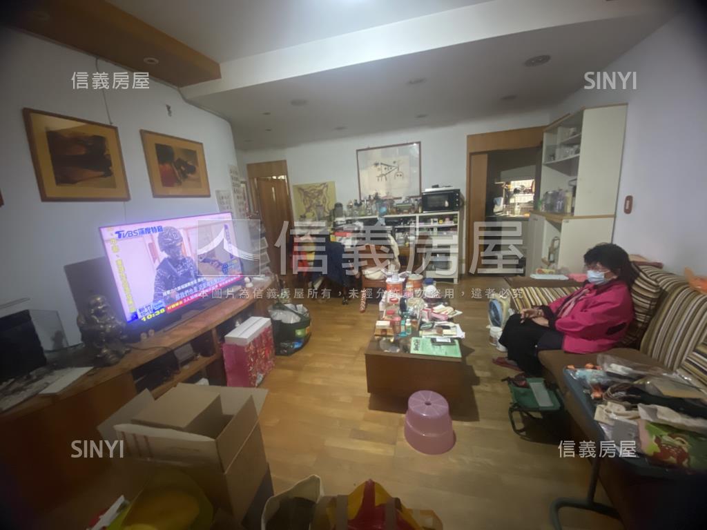 中正稀有邊間公寓頂加房屋室內格局與周邊環境