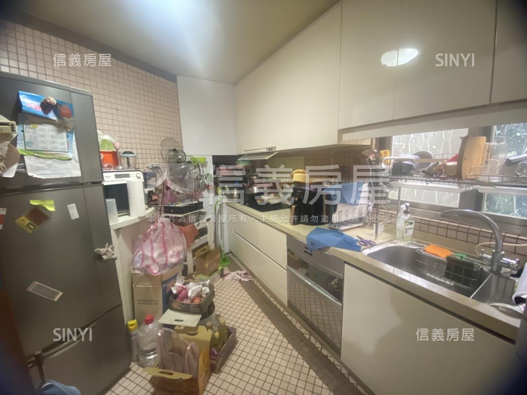 中正稀有邊間公寓頂加房屋室內格局與周邊環境