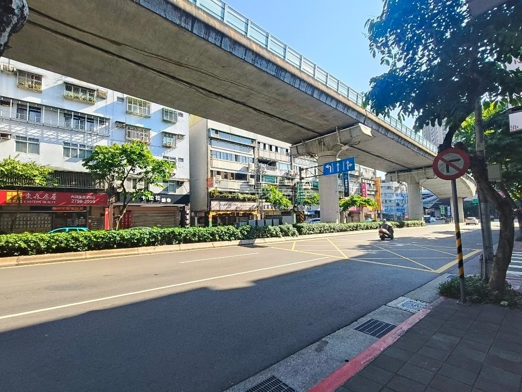成功路四段金店面房屋室內格局與周邊環境