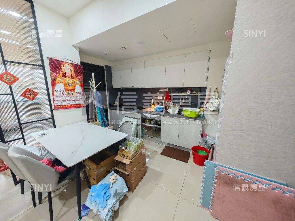 坤悅高飛三房平車稀有釋出房屋室內格局與周邊環境