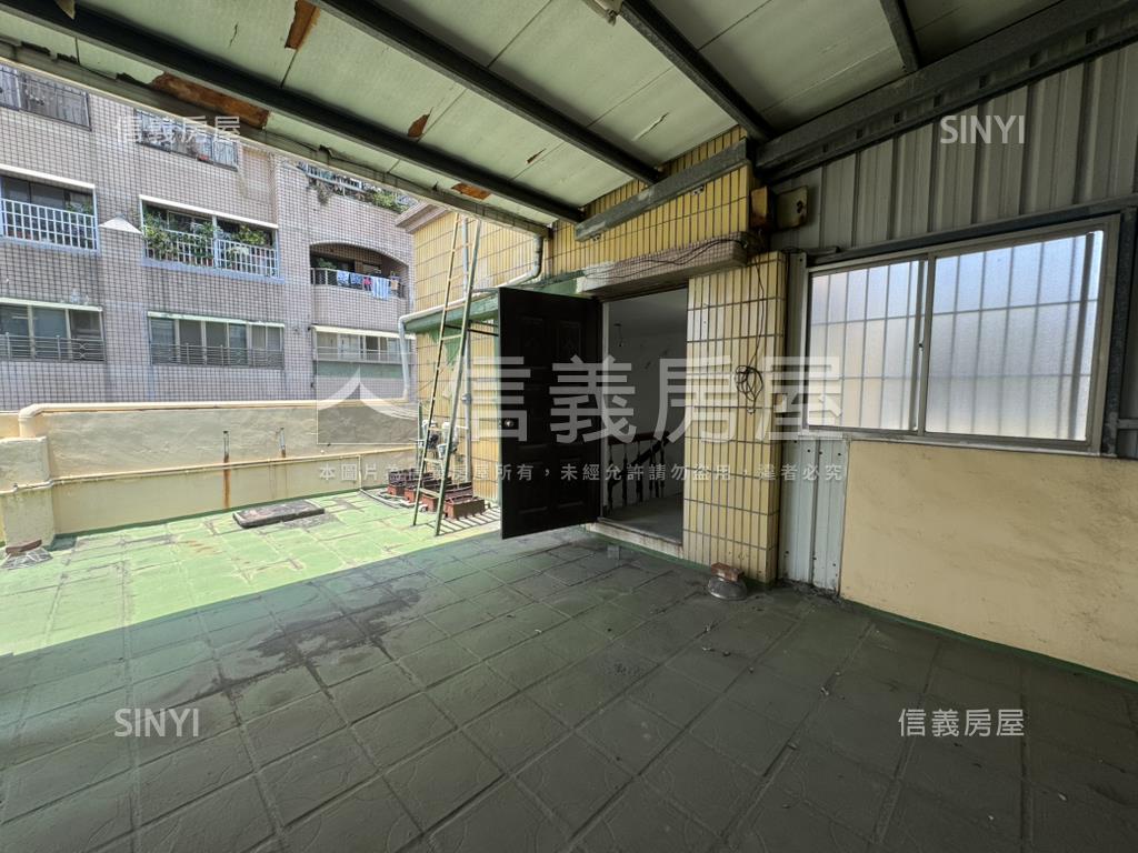 超大空間高雄高工採光公寓房屋室內格局與周邊環境