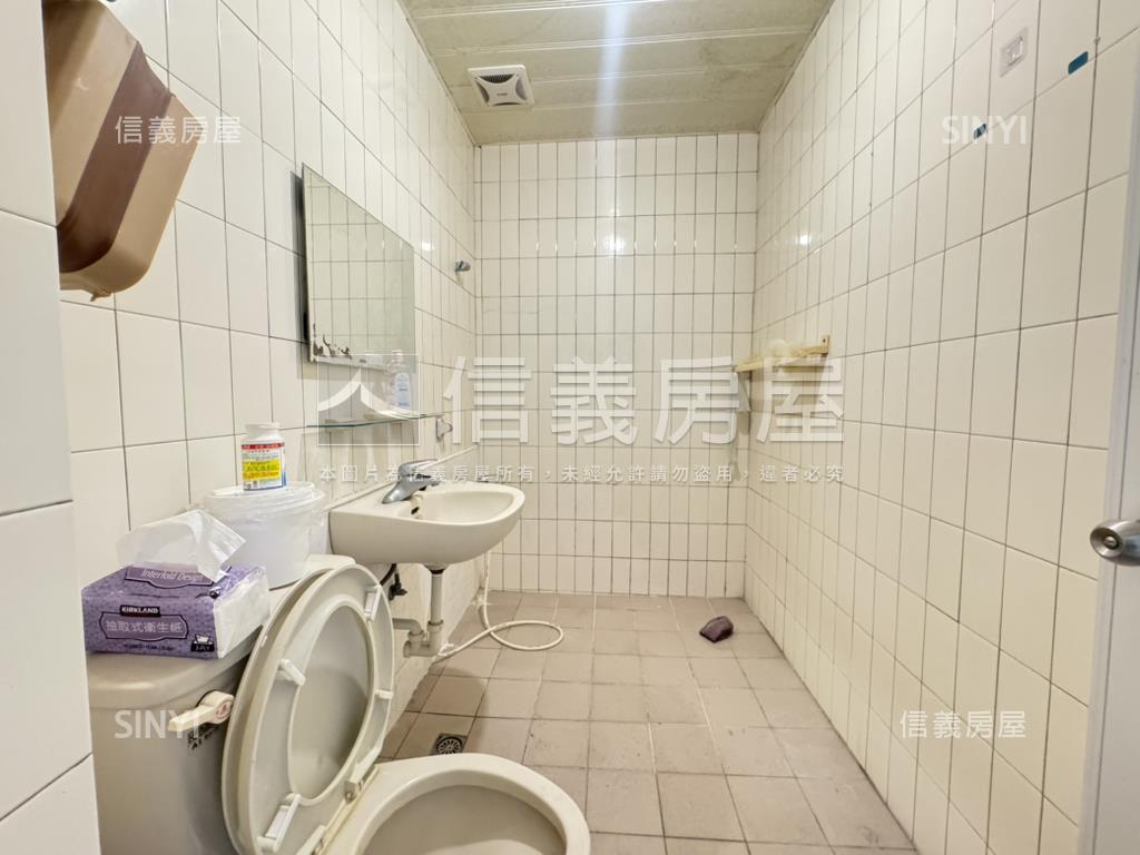 超大空間高雄高工採光公寓房屋室內格局與周邊環境