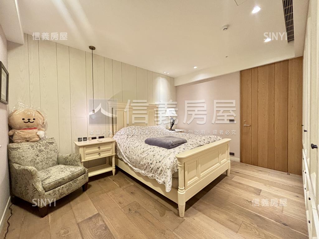 府前首排。遠景典雅寓所房屋室內格局與周邊環境