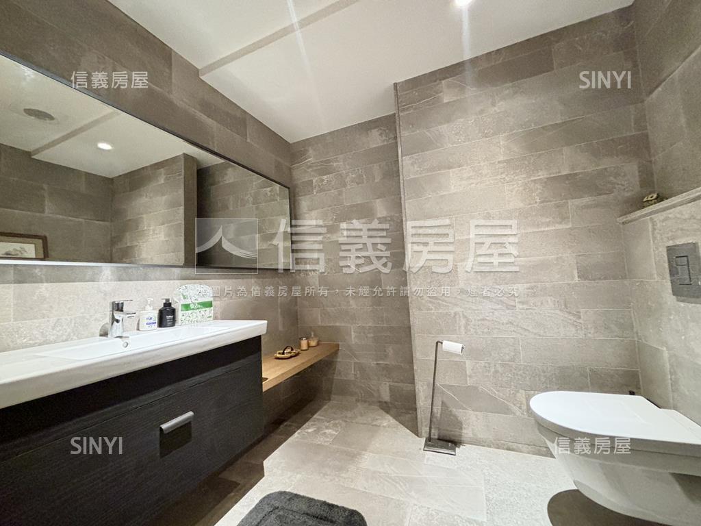 府前首排。遠景典雅寓所房屋室內格局與周邊環境
