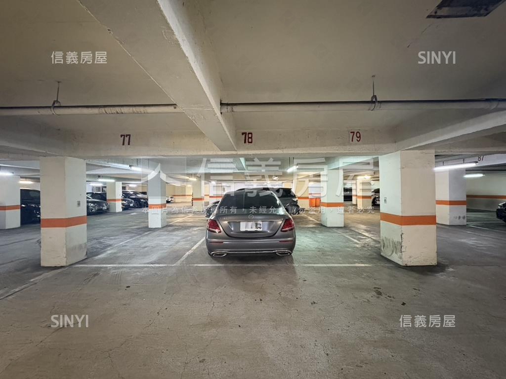 伯爵雙星坡平車位房屋室內格局與周邊環境