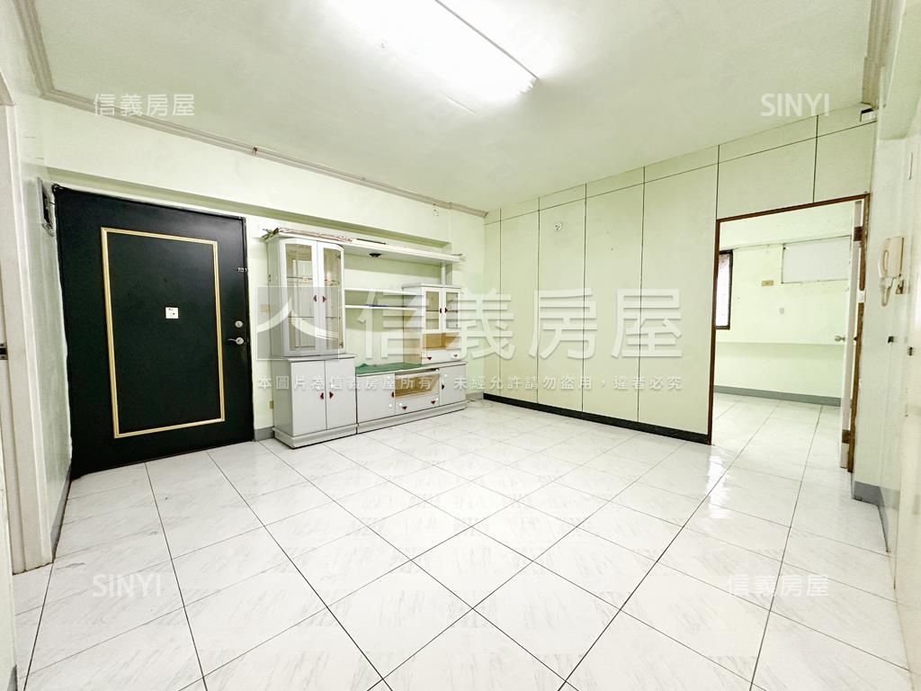 近鳳山花市．公園首排四房房屋室內格局與周邊環境