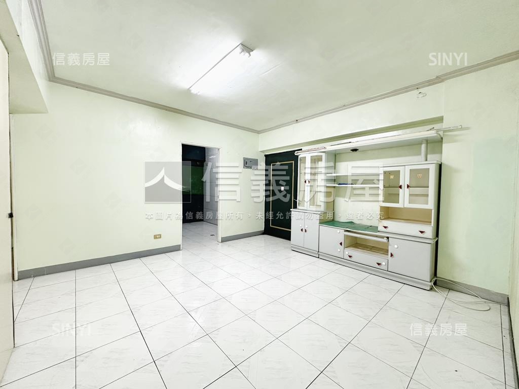 近鳳山花市．公園首排四房房屋室內格局與周邊環境