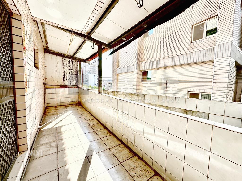 近鳳山花市．公園首排四房房屋室內格局與周邊環境