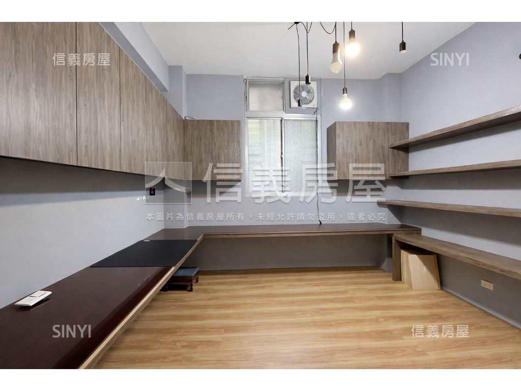 新店捷運站，稀有公寓一樓房屋室內格局與周邊環境