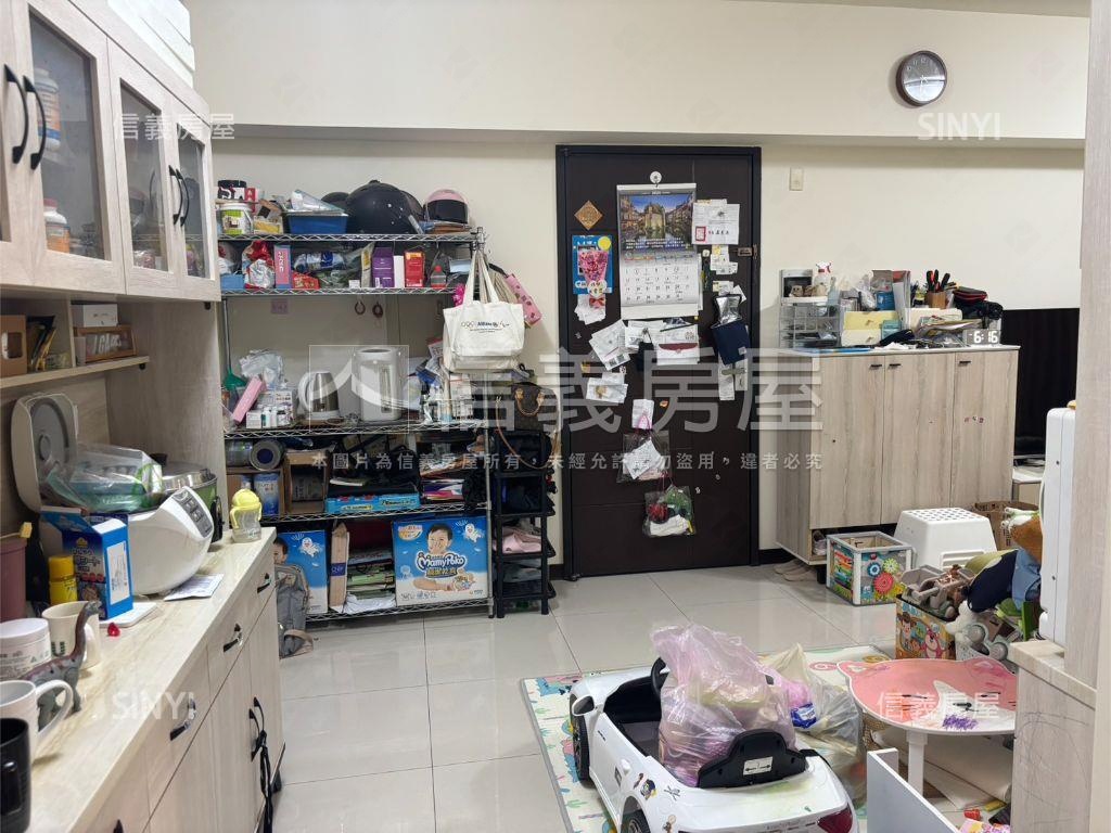 高鐵特區三房平車房屋室內格局與周邊環境