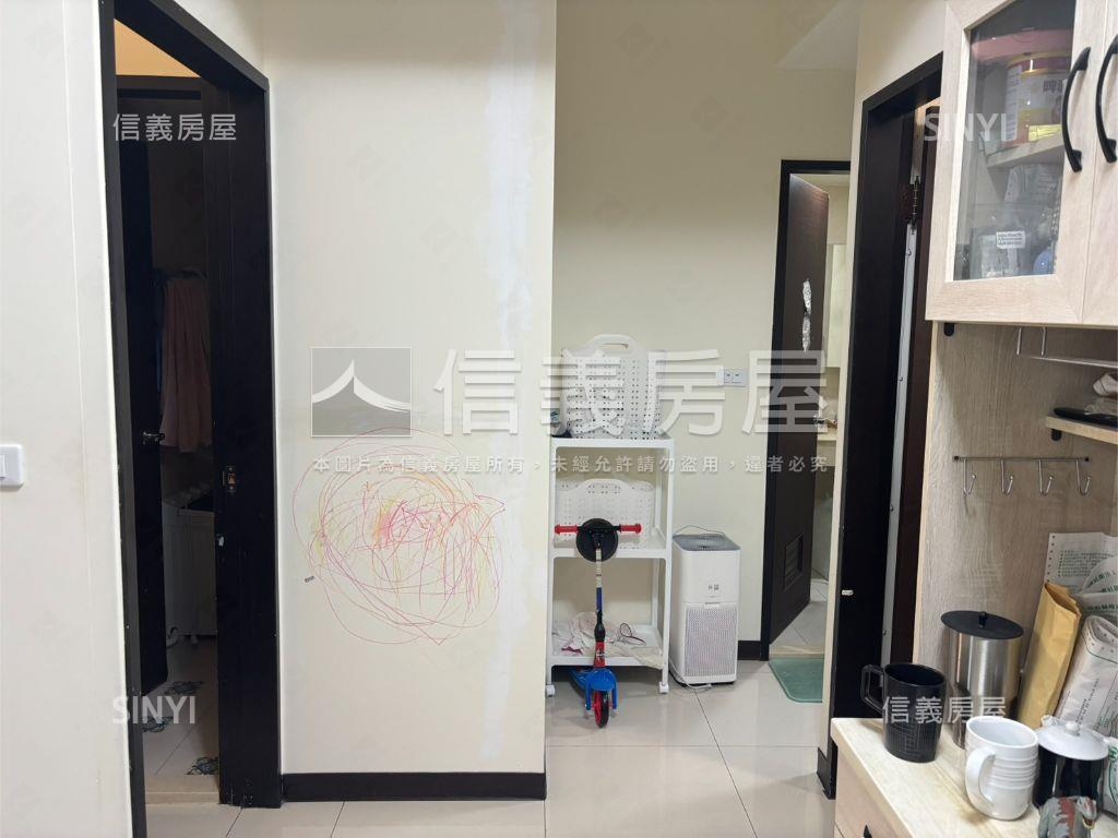 高鐵特區三房平車房屋室內格局與周邊環境