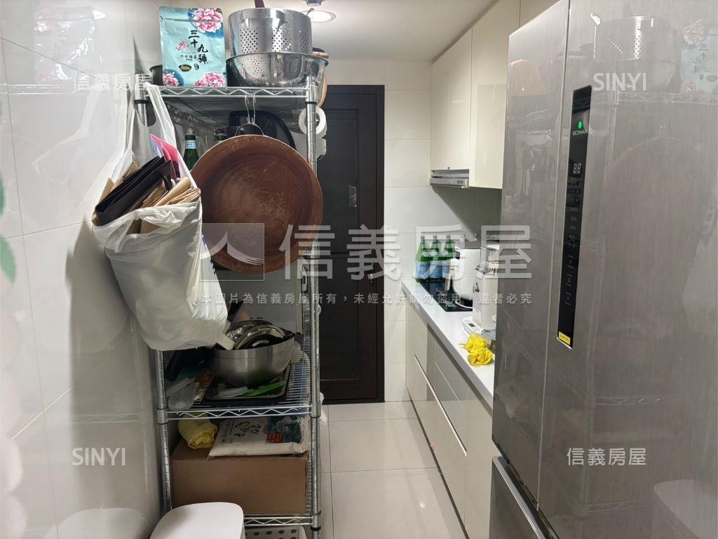 高鐵特區三房平車房屋室內格局與周邊環境