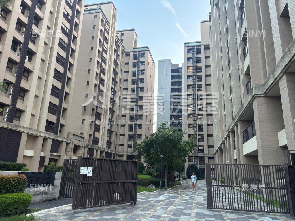 高鐵特區三房平車房屋室內格局與周邊環境