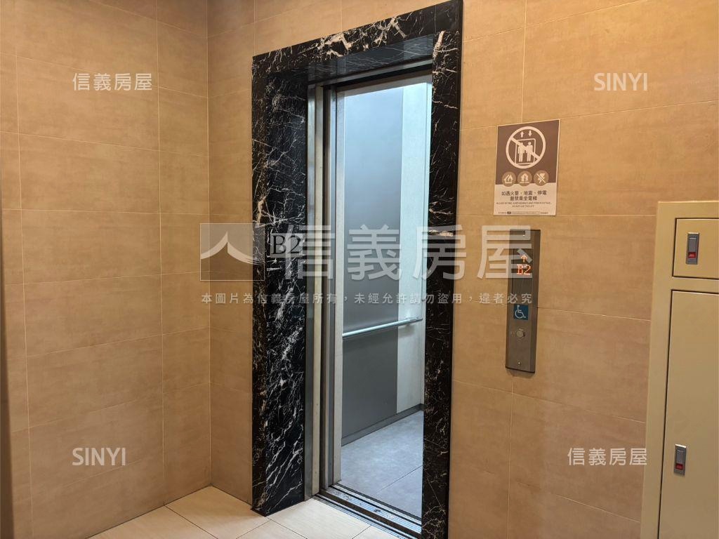 高鐵特區三房平車房屋室內格局與周邊環境