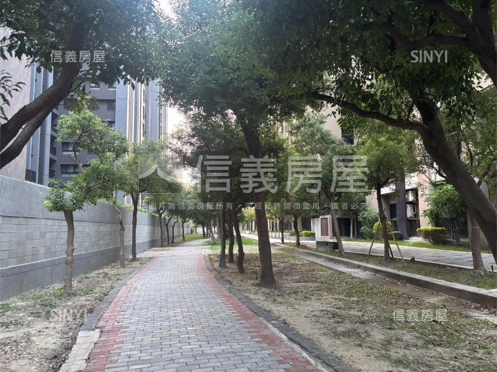 高鐵特區三房平車房屋室內格局與周邊環境