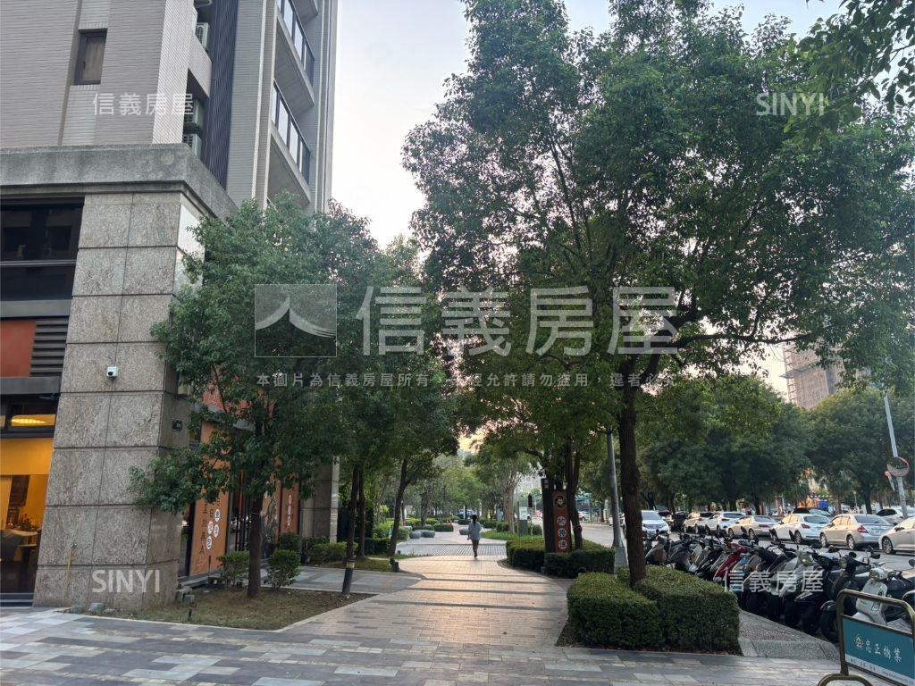 高鐵特區三房平車房屋室內格局與周邊環境