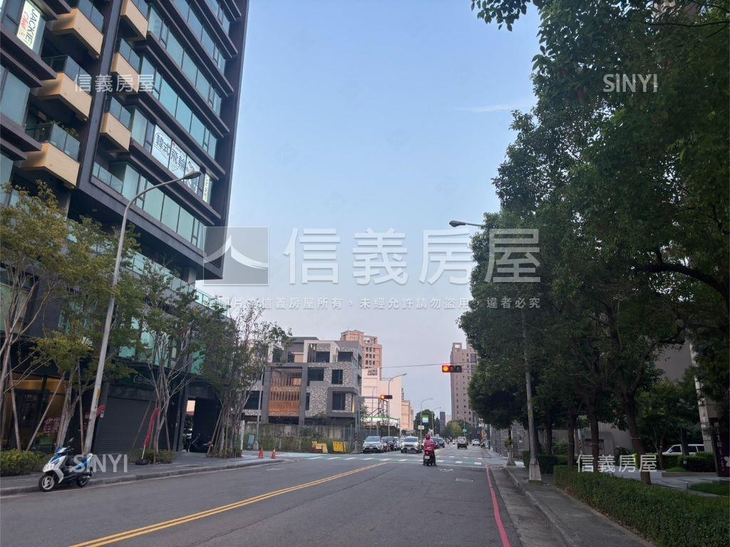 高鐵特區三房平車房屋室內格局與周邊環境