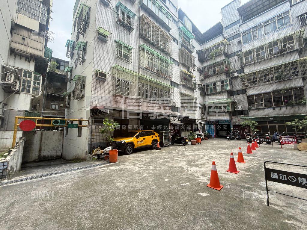 化成路昌庫一樓平面車位房屋室內格局與周邊環境