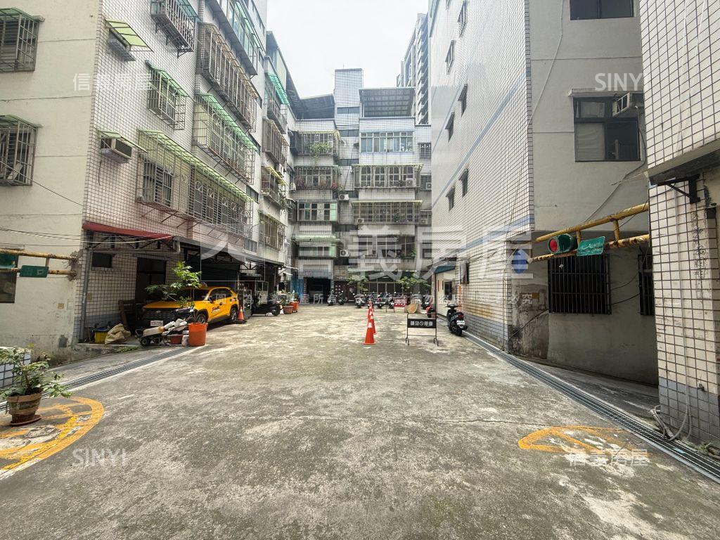化成路昌庫一樓平面車位房屋室內格局與周邊環境