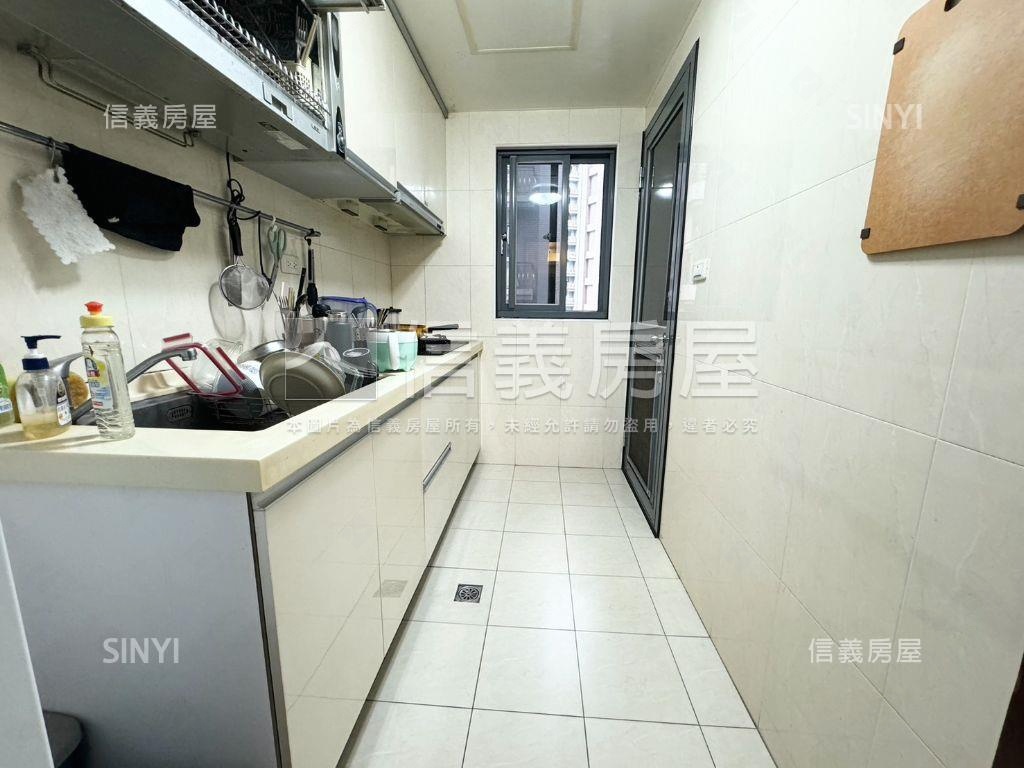 新東方衛浴開窗三房車位房屋室內格局與周邊環境