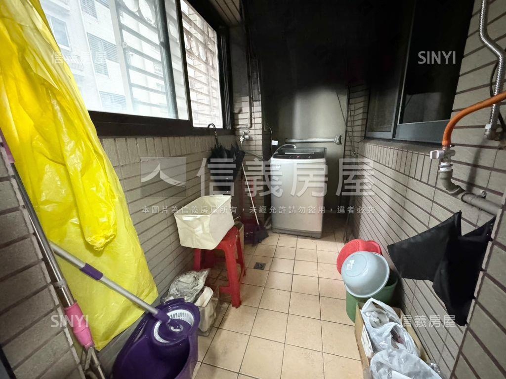 新東方衛浴開窗三房車位房屋室內格局與周邊環境