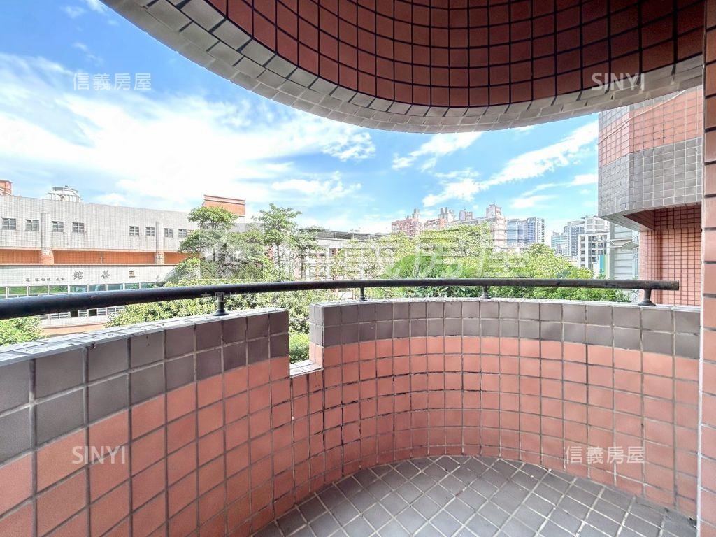 宗唐盛世樓中樓雙平面車位房屋室內格局與周邊環境
