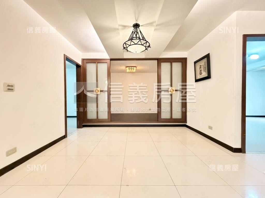 專任黃金邊間大戶美寓房屋室內格局與周邊環境