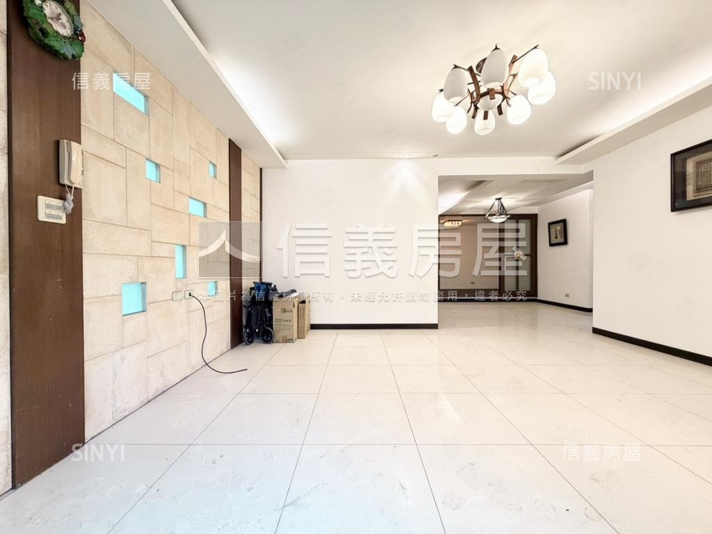 專任黃金邊間大戶美寓房屋室內格局與周邊環境