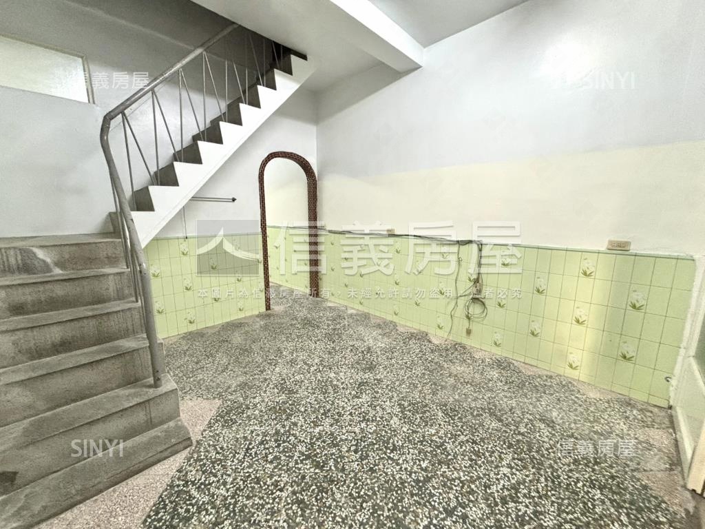 鼓山高中旁小資透天房屋室內格局與周邊環境