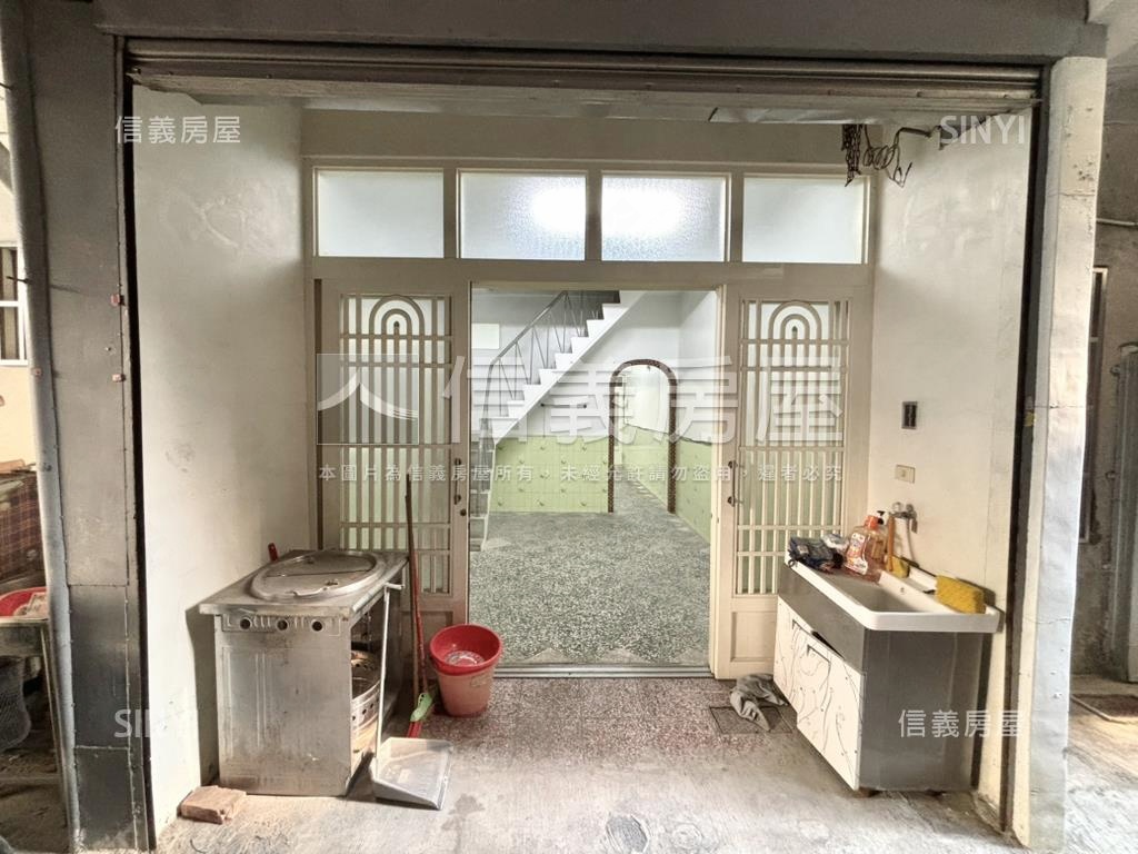 鼓山高中旁小資透天房屋室內格局與周邊環境