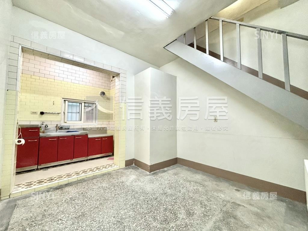 鼓山高中旁小資透天房屋室內格局與周邊環境