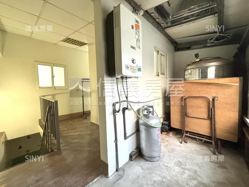 鼓山高中旁小資透天房屋室內格局與周邊環境