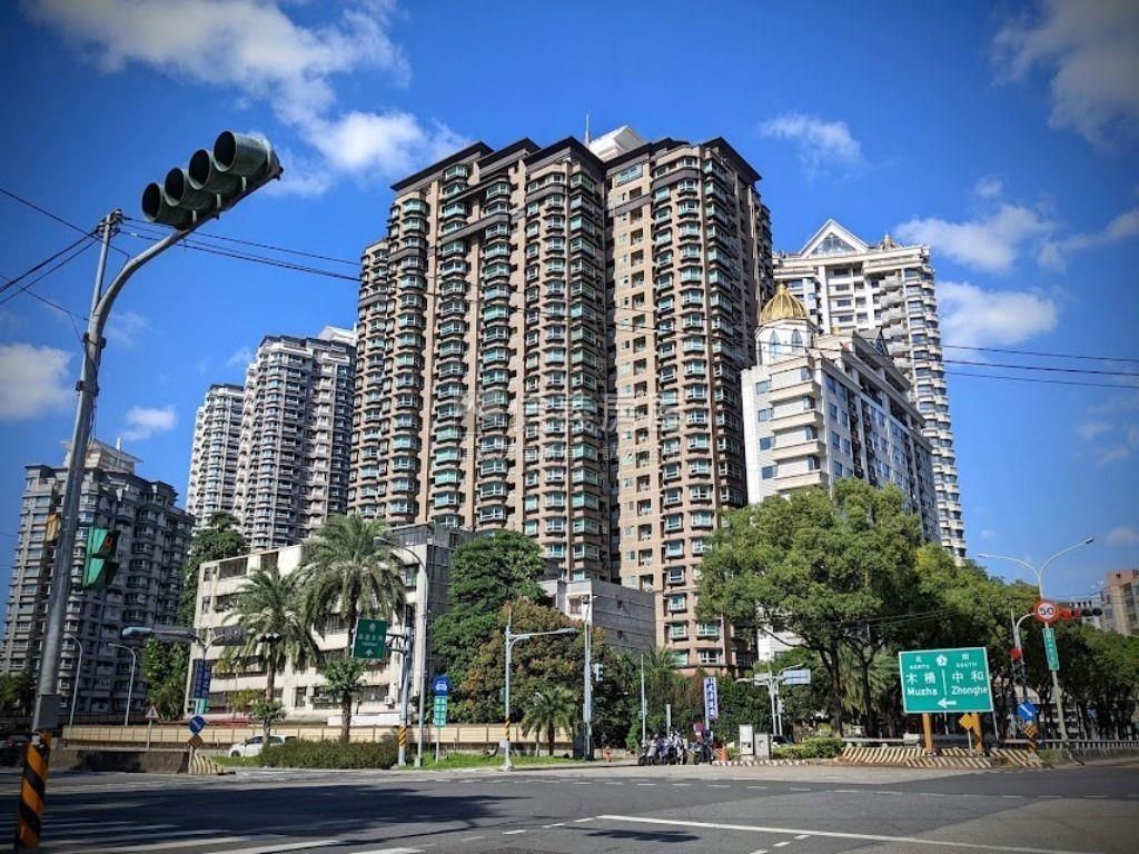 園上園高樓三房車位房屋室內格局與周邊環境
