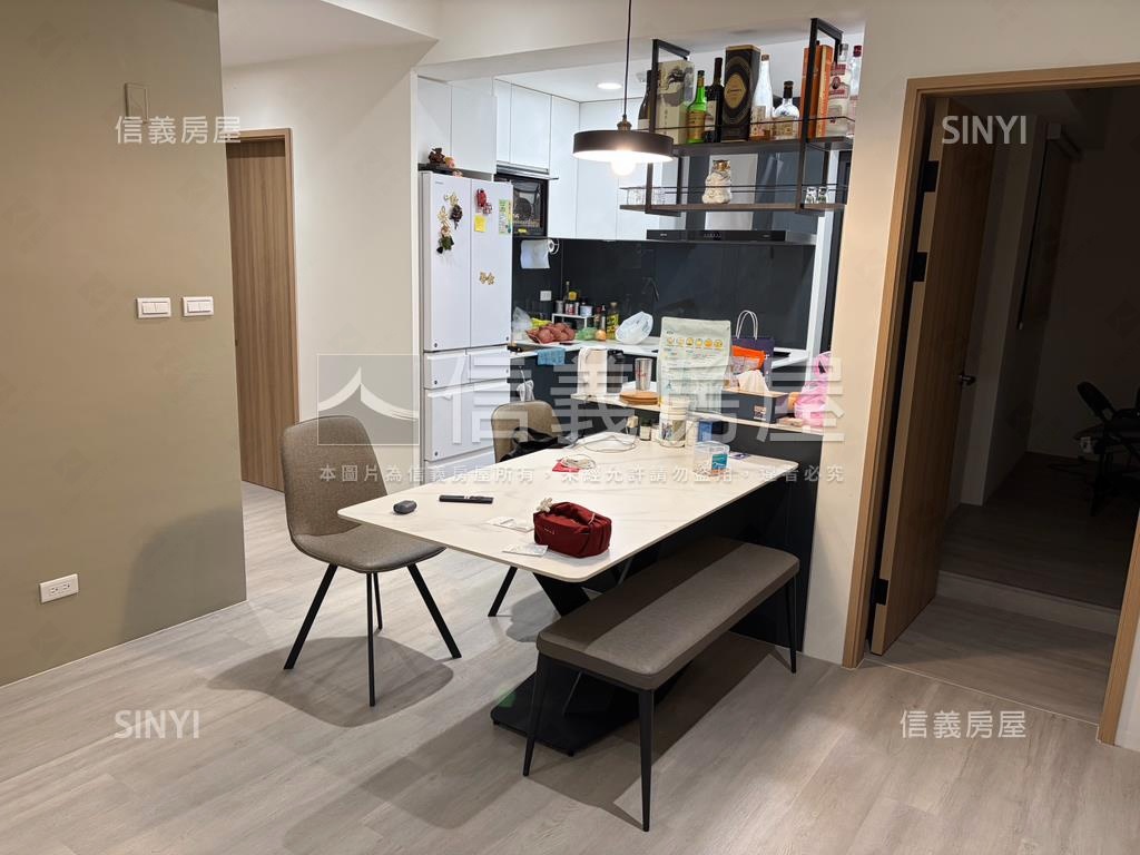 稀有裝潢三房附平面車位房屋室內格局與周邊環境