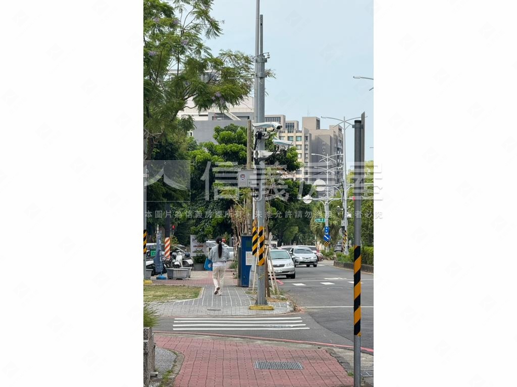 稀有裝潢三房附平面車位房屋室內格局與周邊環境