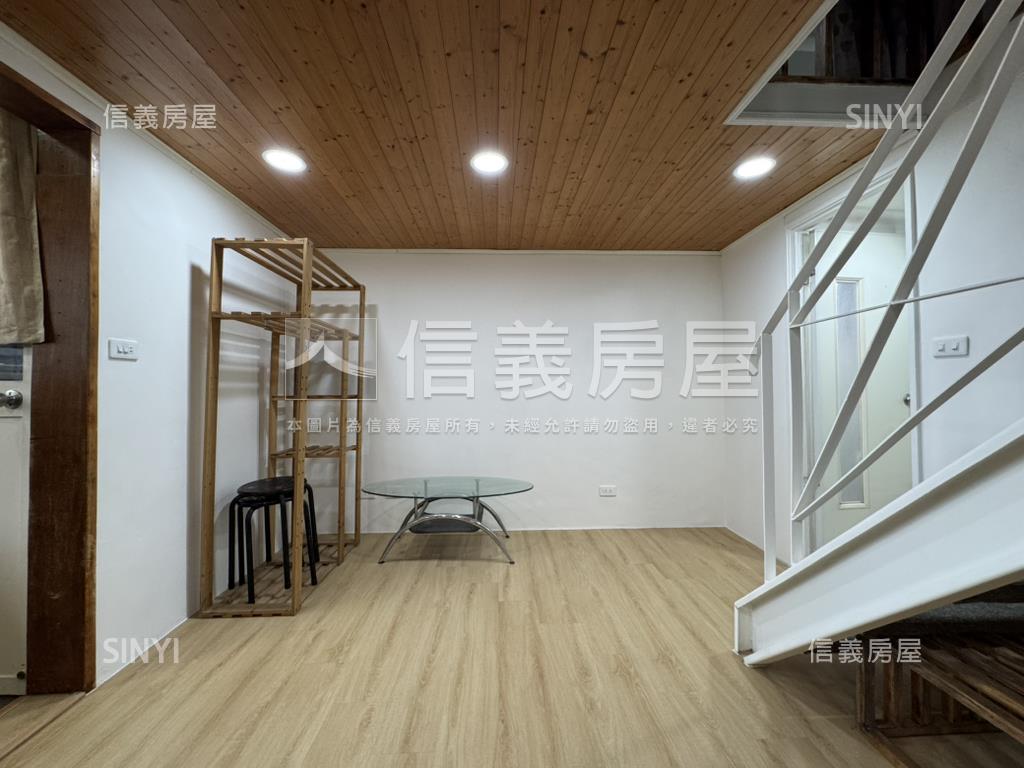 冠德住易Ｂ區挑高２房房屋室內格局與周邊環境