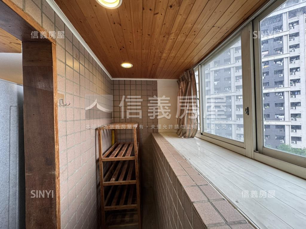 冠德住易Ｂ區挑高２房房屋室內格局與周邊環境
