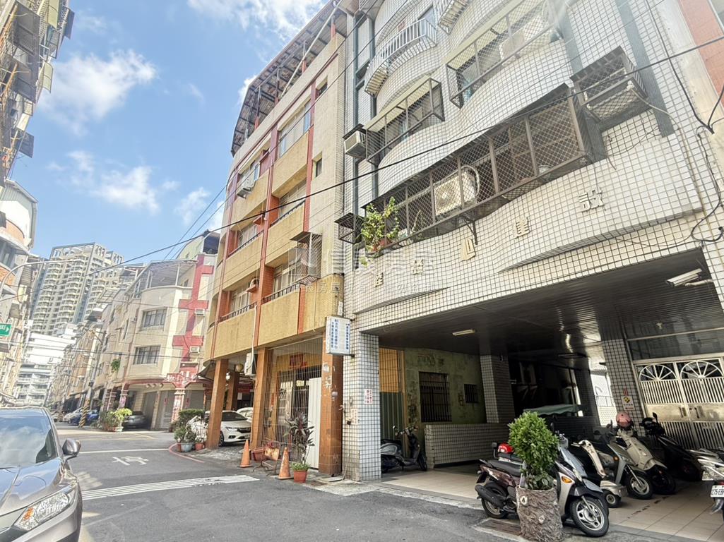 鳳西國小精緻裝潢三房平車房屋室內格局與周邊環境