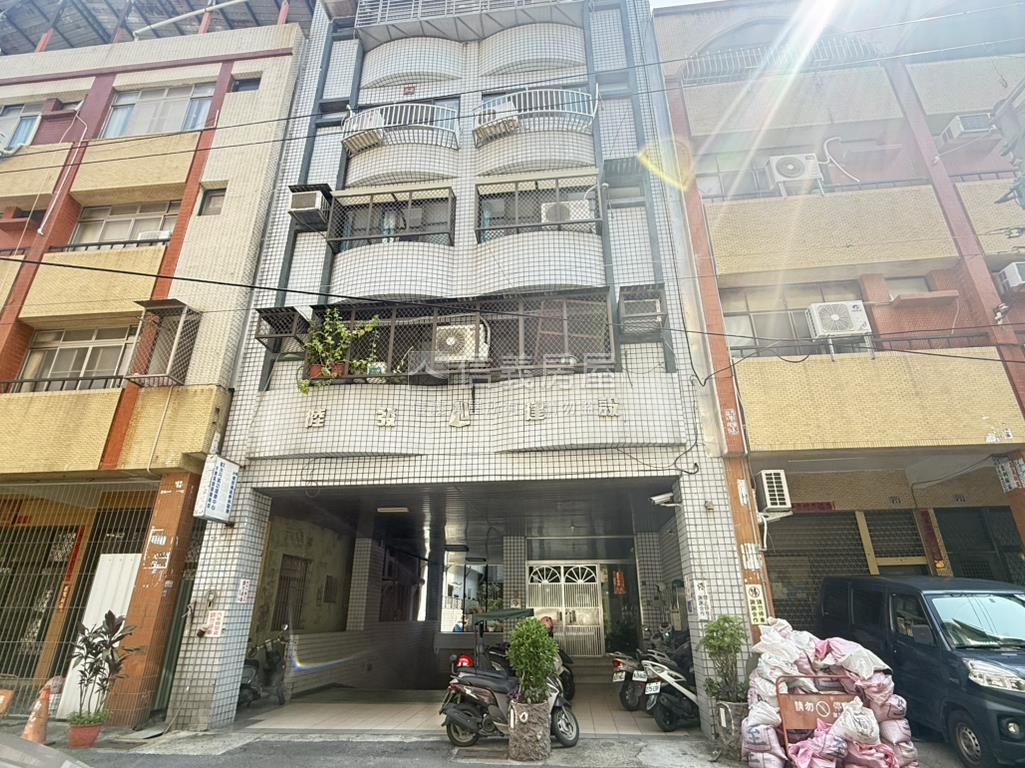 鳳西國小精緻裝潢三房平車房屋室內格局與周邊環境