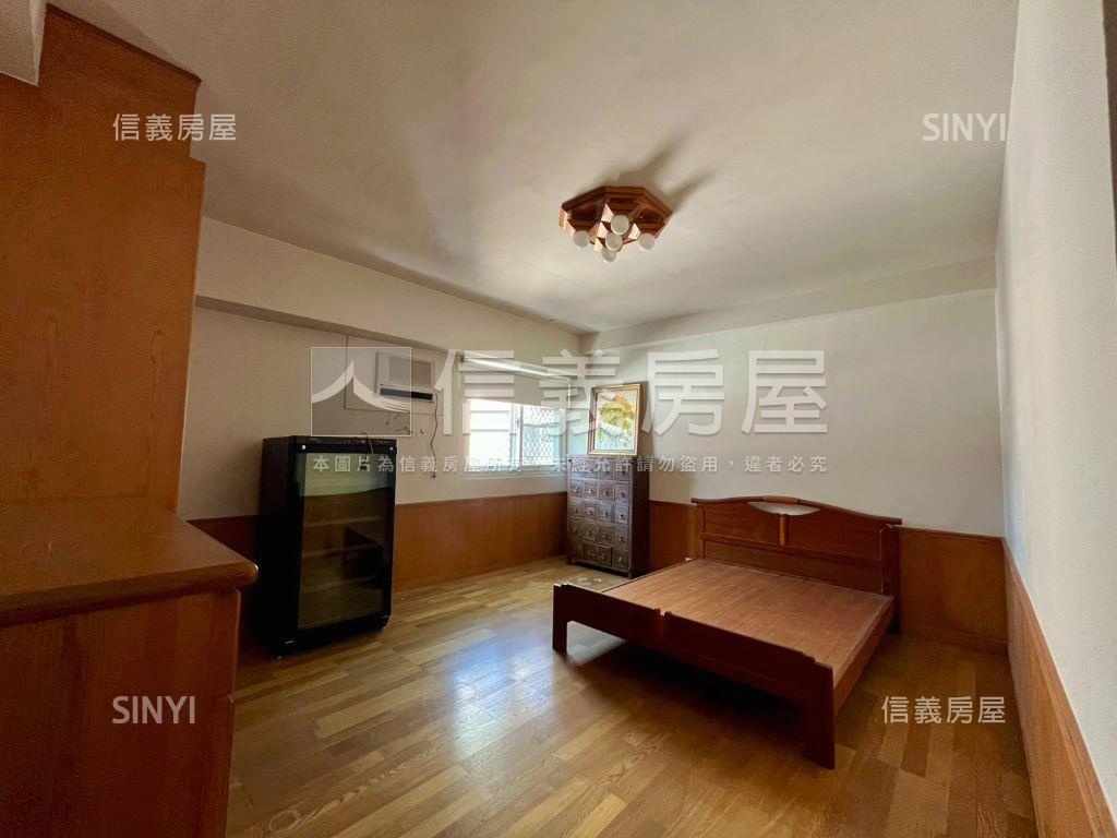 近成大朝南次頂大三房平車房屋室內格局與周邊環境