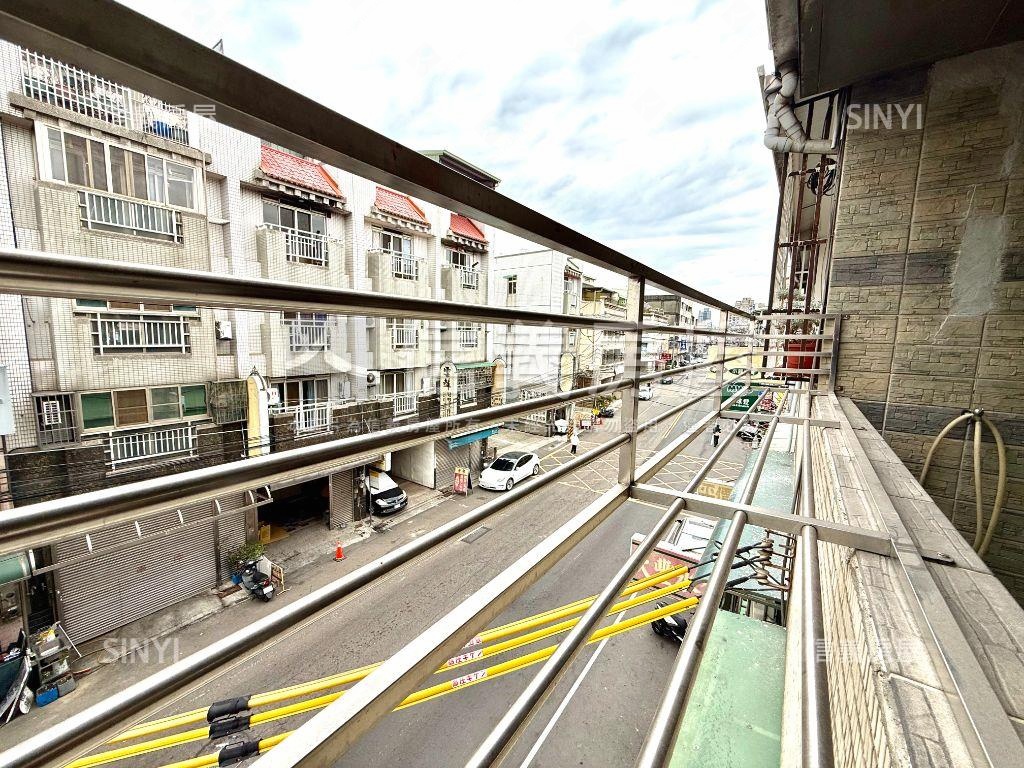 酷潭子熱鬧無抗性透店房屋室內格局與周邊環境