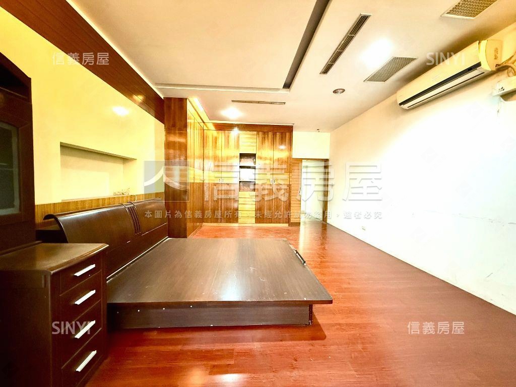 酷潭子熱鬧無抗性透店房屋室內格局與周邊環境