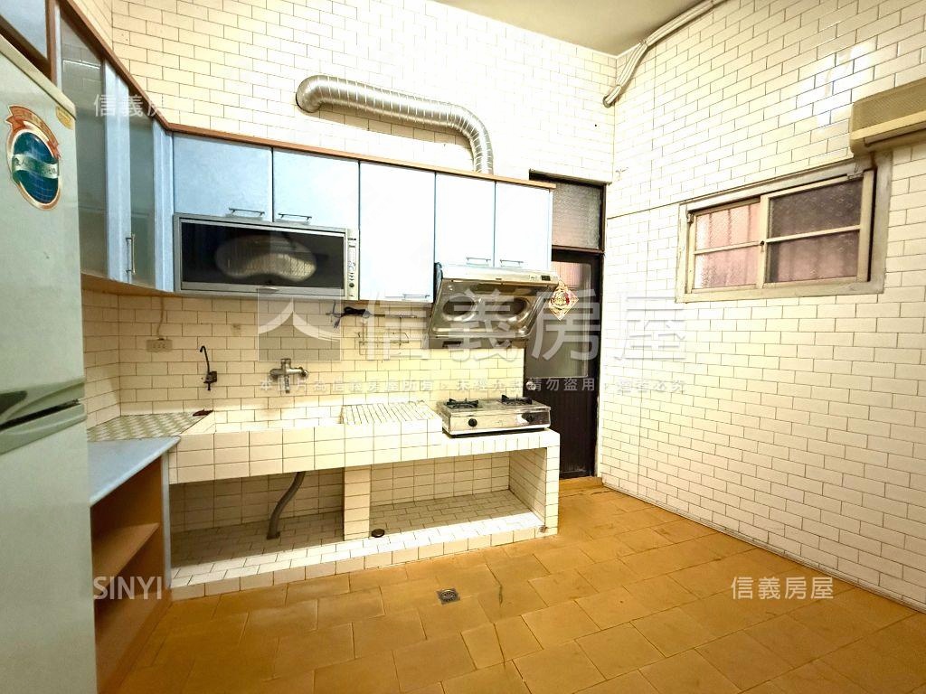 酷潭子熱鬧無抗性透店房屋室內格局與周邊環境