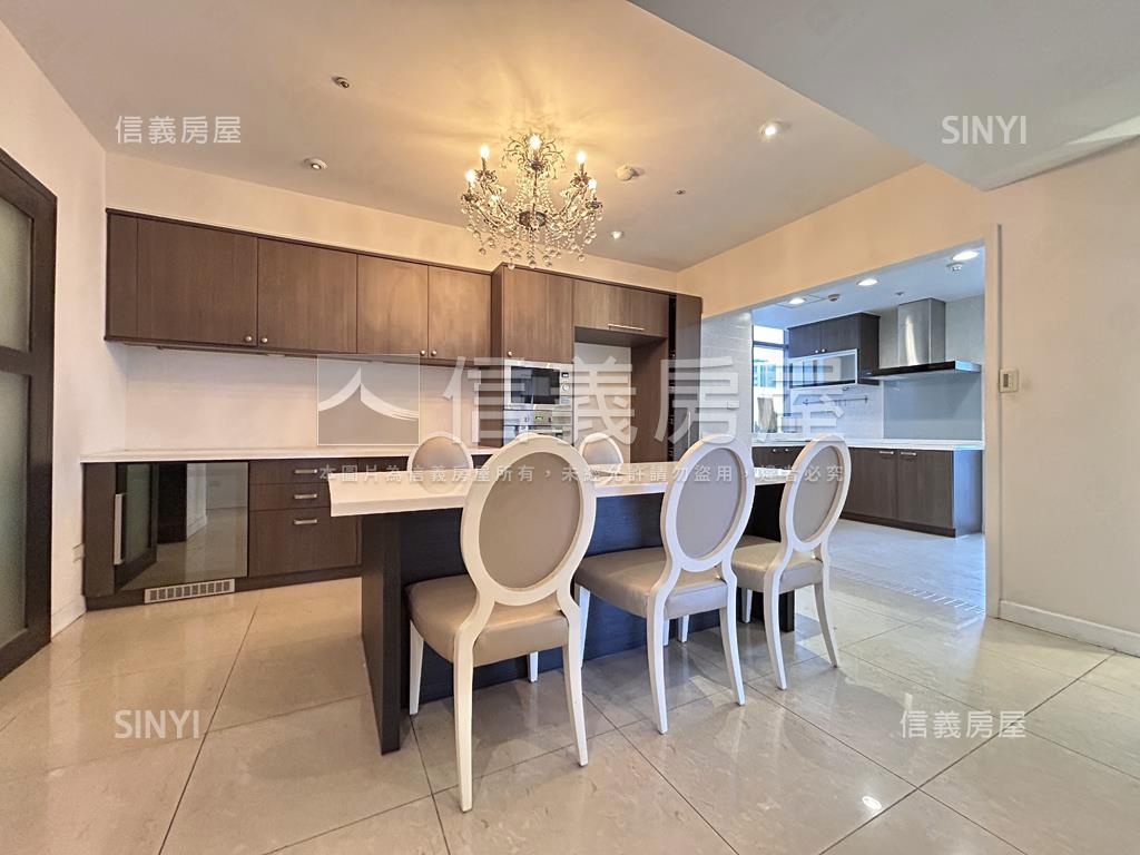 天空之城景觀後棟四房房屋室內格局與周邊環境