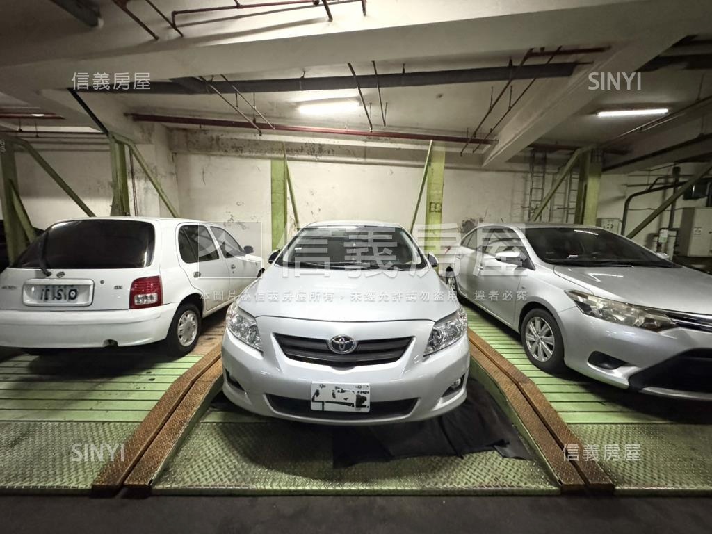 專近市場三房車位８８８萬房屋室內格局與周邊環境