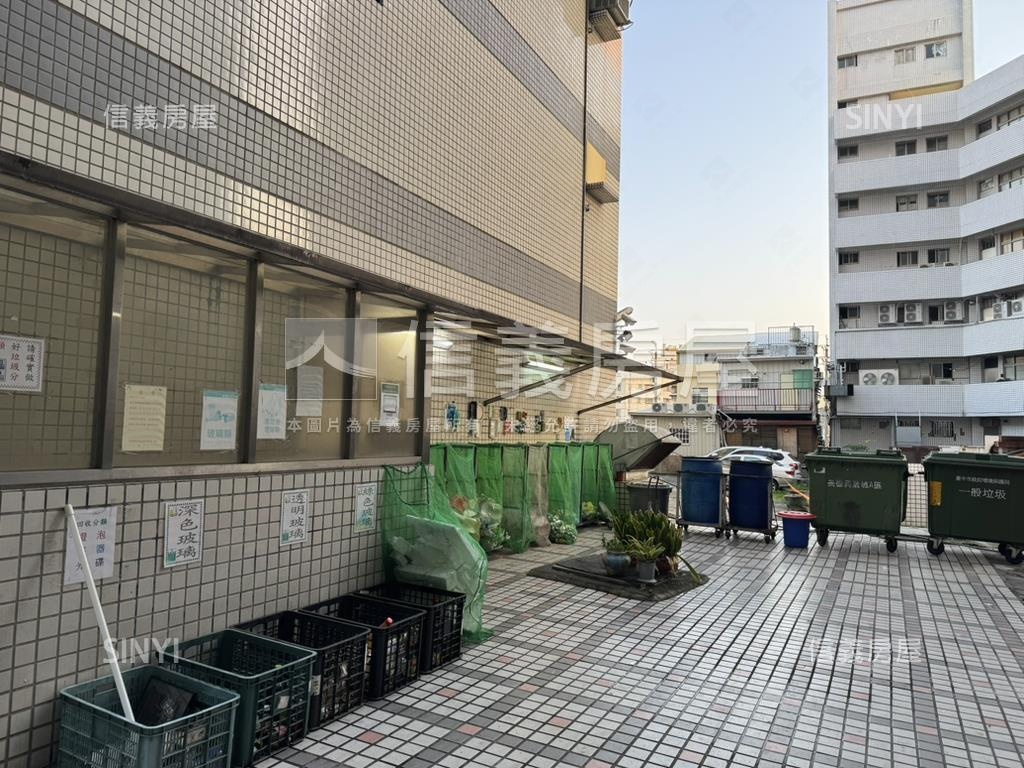 專近市場三房車位８８８萬房屋室內格局與周邊環境