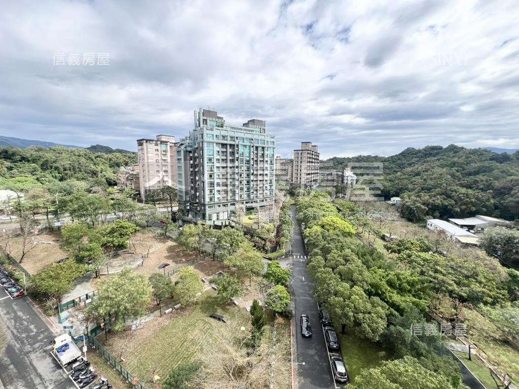 專任一隱次高樓三房車位房屋室內格局與周邊環境