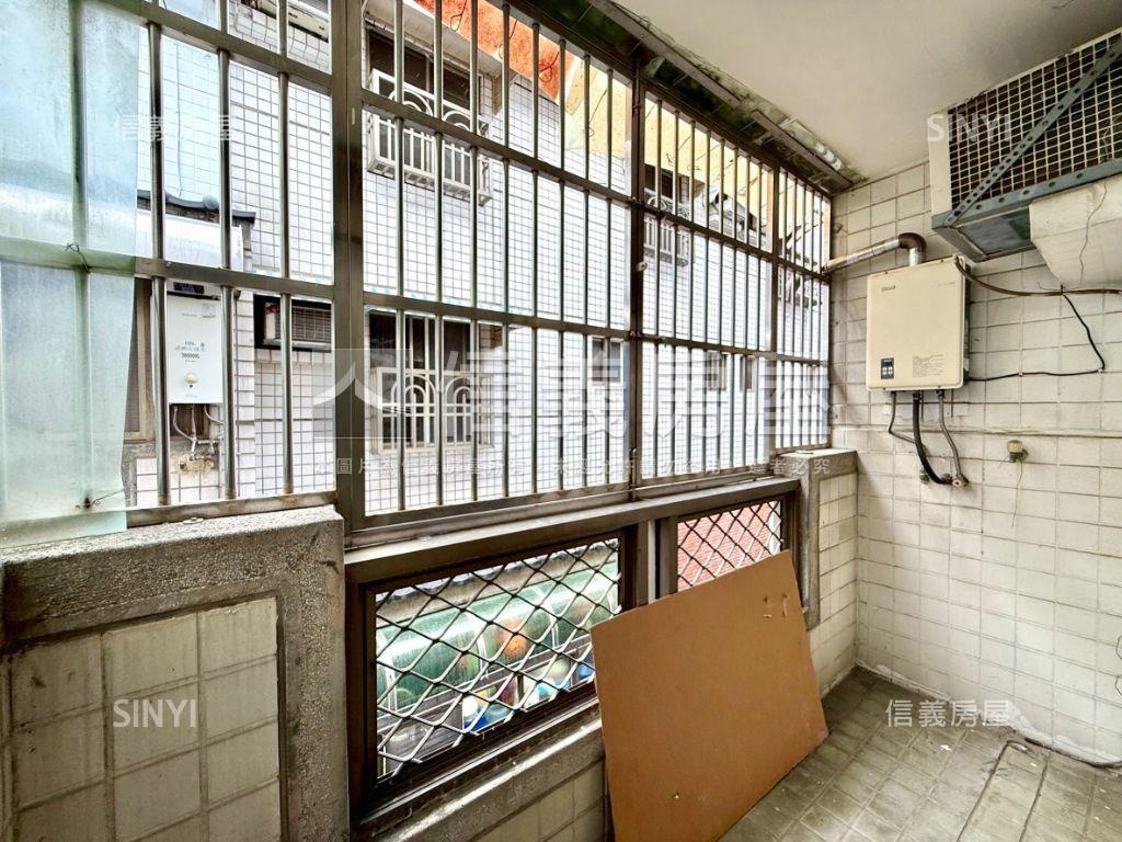盛都伯爵透天稀有出售房屋室內格局與周邊環境