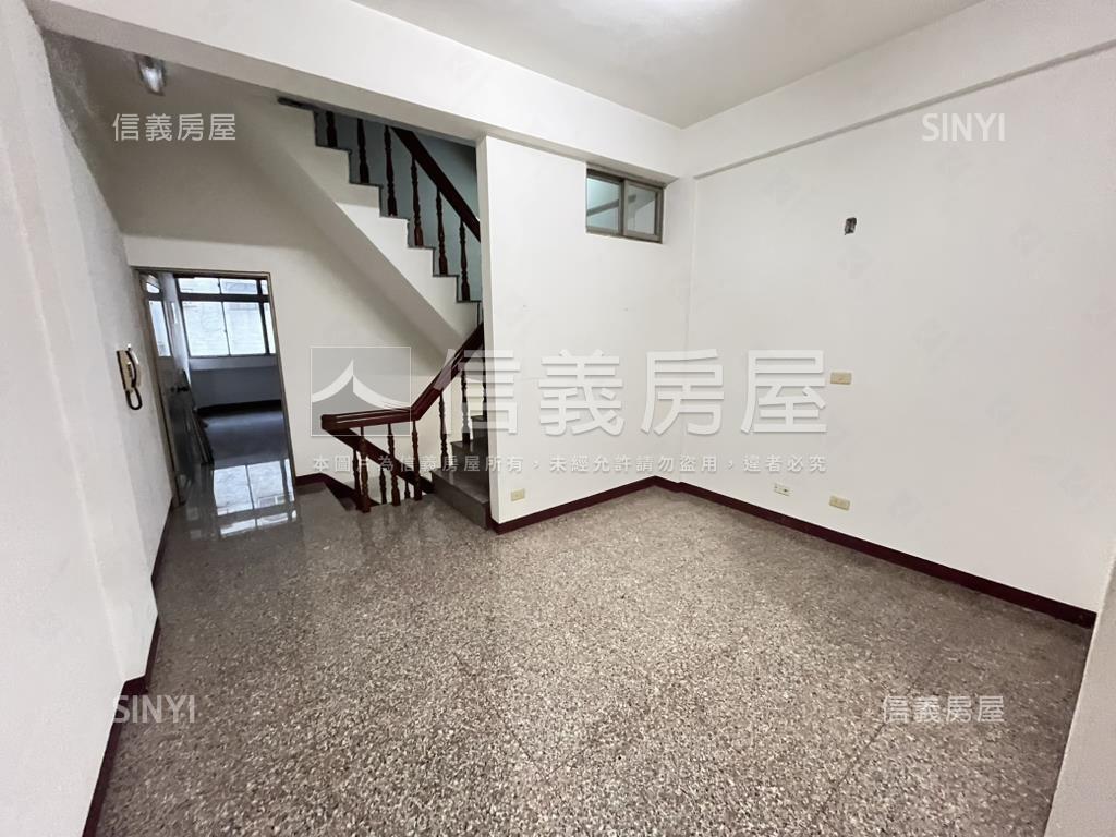 近新堀江商圈中興正街透天房屋室內格局與周邊環境