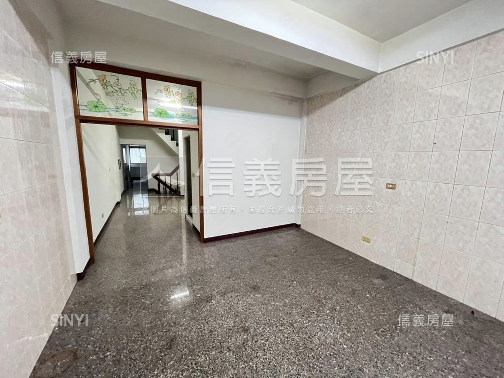 近新堀江商圈中興正街透天房屋室內格局與周邊環境